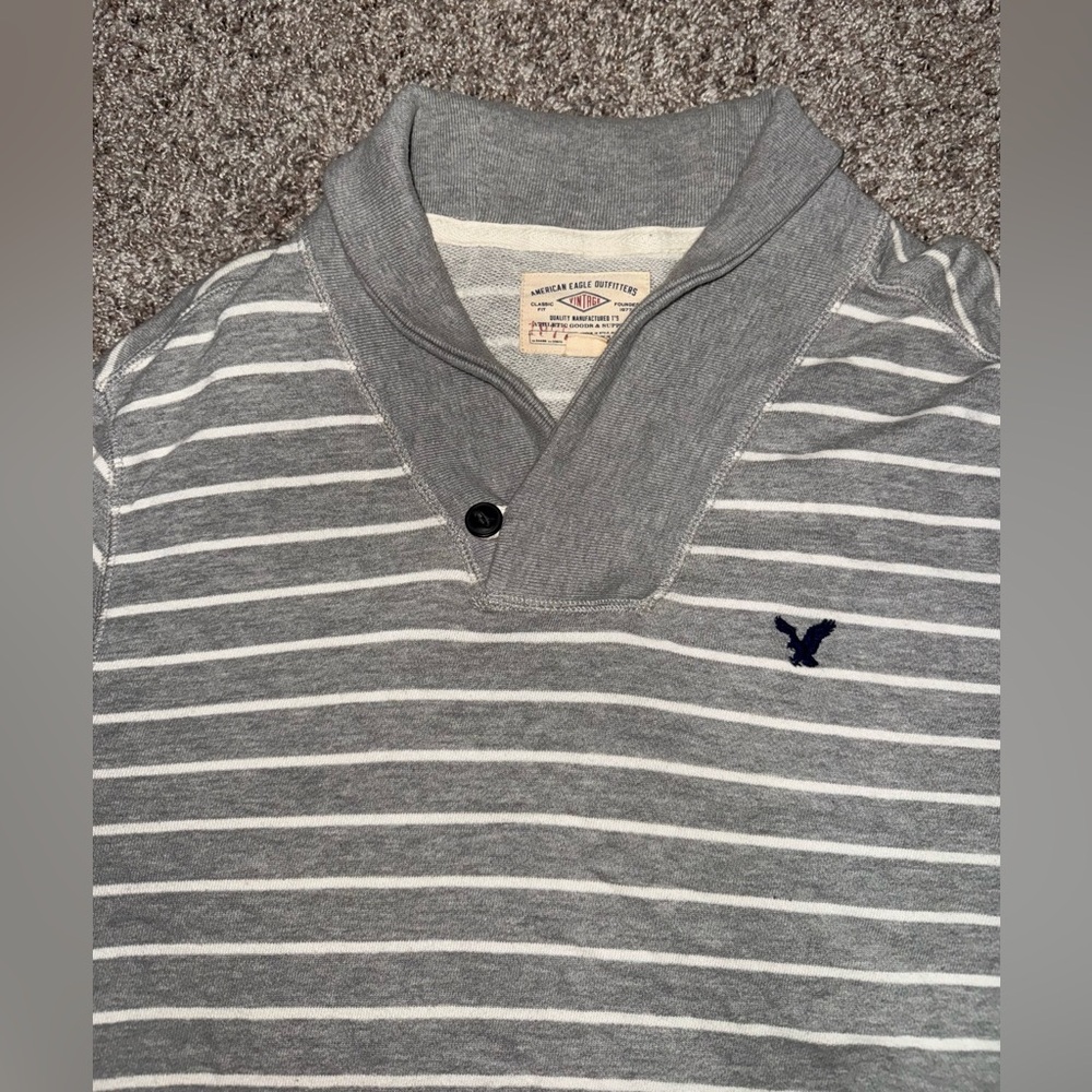 American Eagle Outfitters Men's Gray and White Striped Pullover Sweater